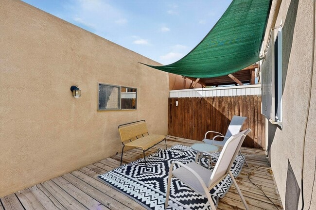 Building Photo - NE 2 Bedroom 2 Bath with Garage