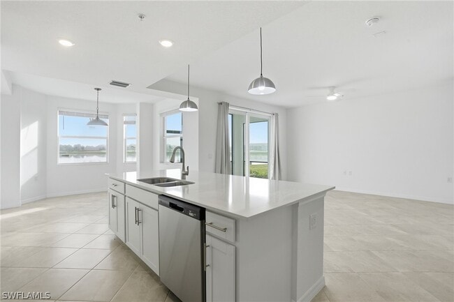 Building Photo - 15375 Grn Acrs Ave