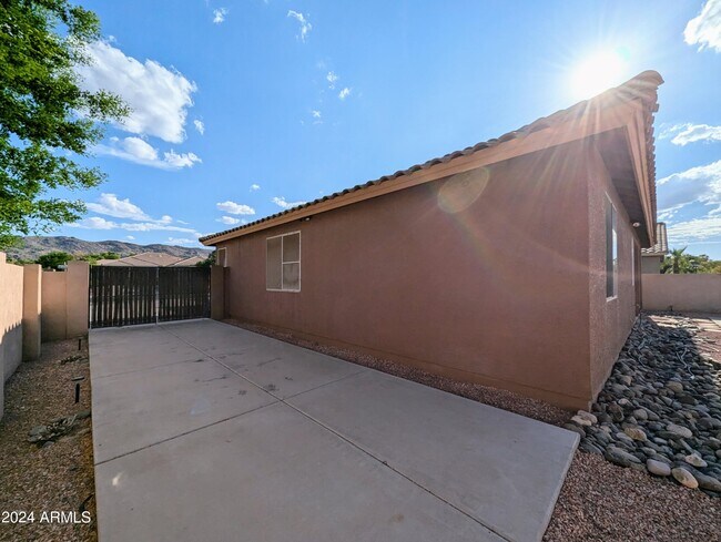 Building Photo - 1530 E Branham Ln
