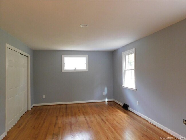 Building Photo - 372 Bushy Hill Rd