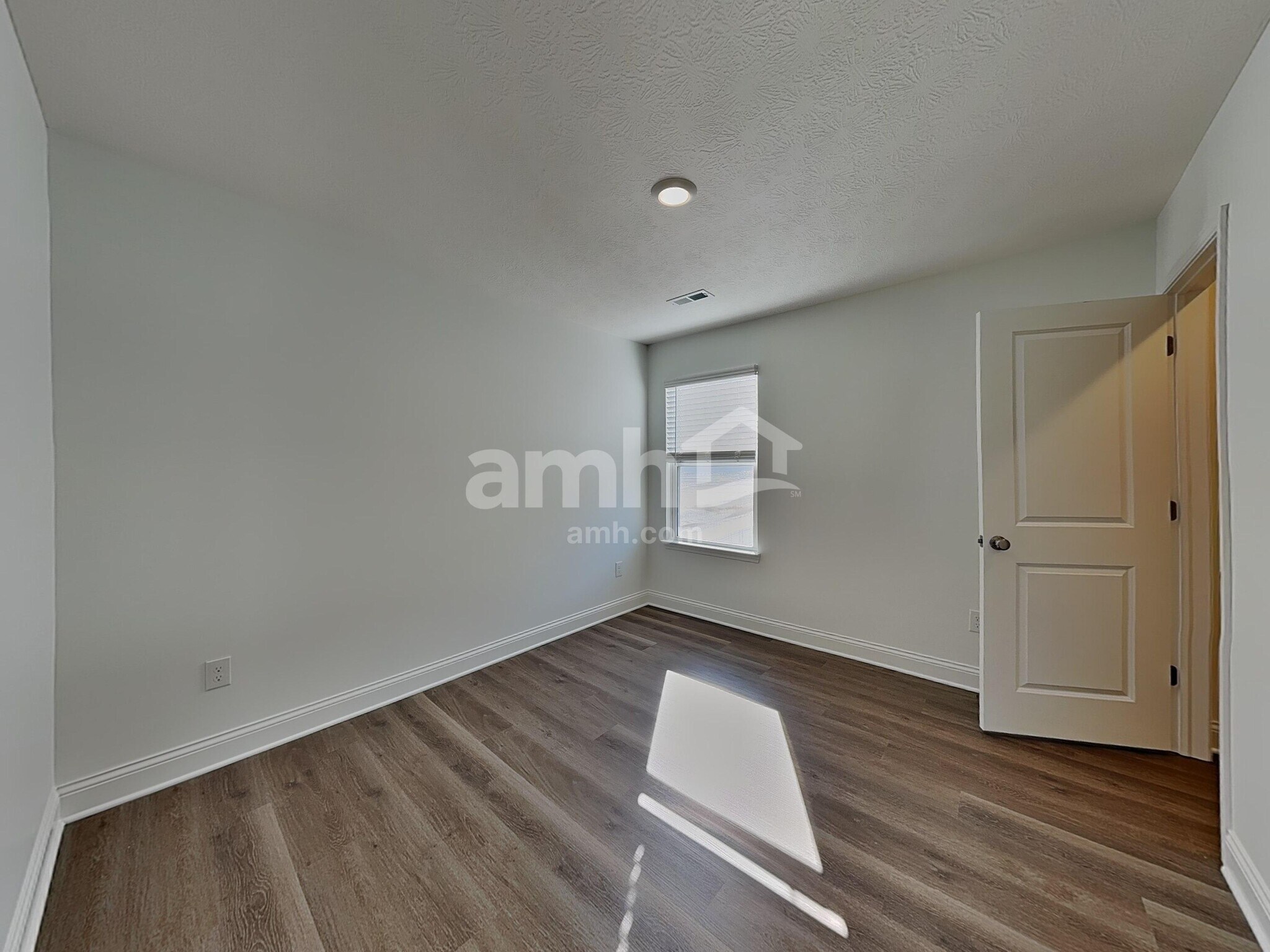 Building Photo - 9031 Henley Ave