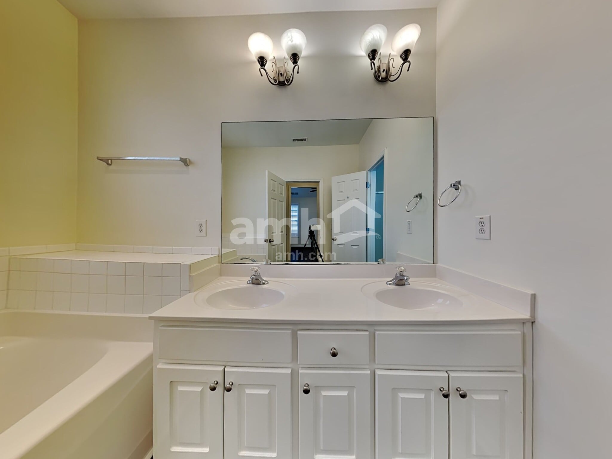 Building Photo - 192 Greenview Dr