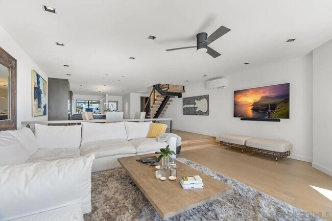 Building Photo - 135 S Sierra Ave