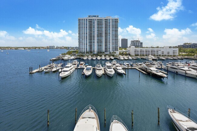 Building Photo - 17301 Biscayne Blvd