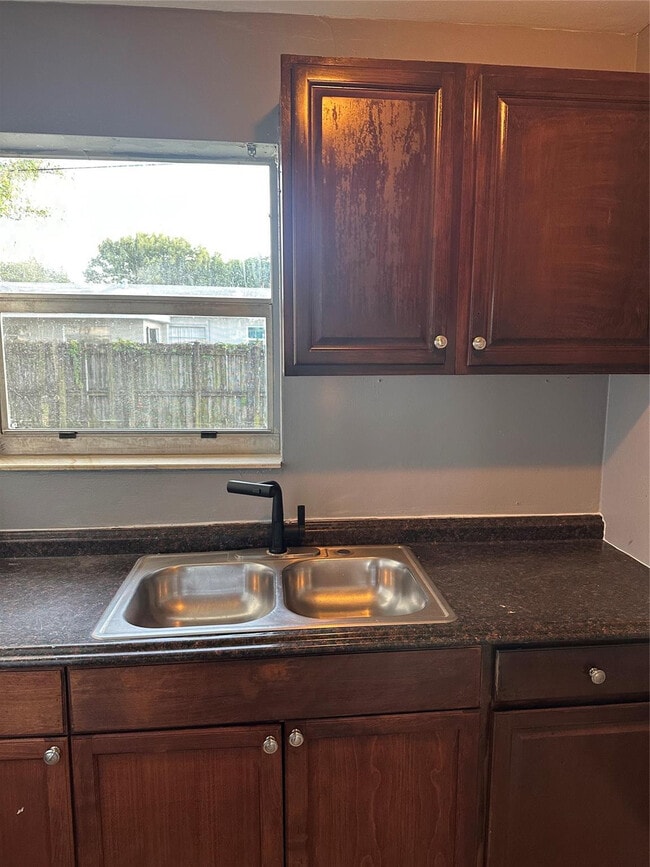 Building Photo - 6740 NW 6th Ct