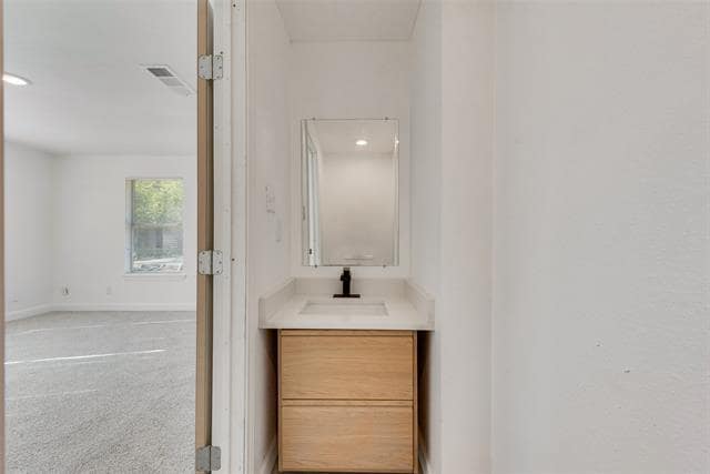 Building Photo - 203 East Pl