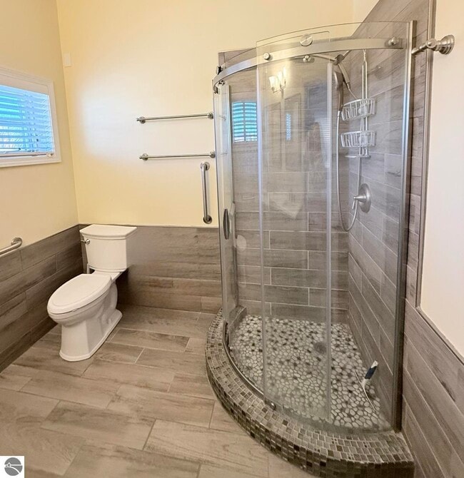 Building Photo - 201 River St