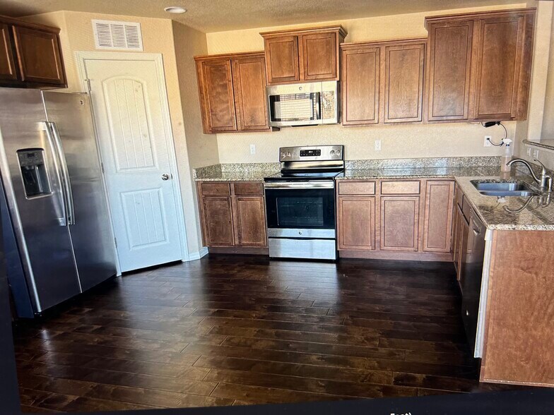 Building Photo - 7444 Primavera Ln