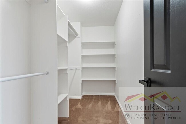 Building Photo - Spacious Single Family Home With Attached ...