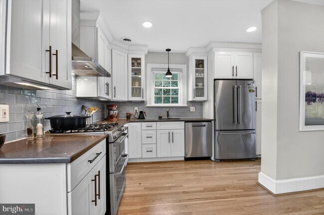 Building Photo - 3005 McKinley St NW