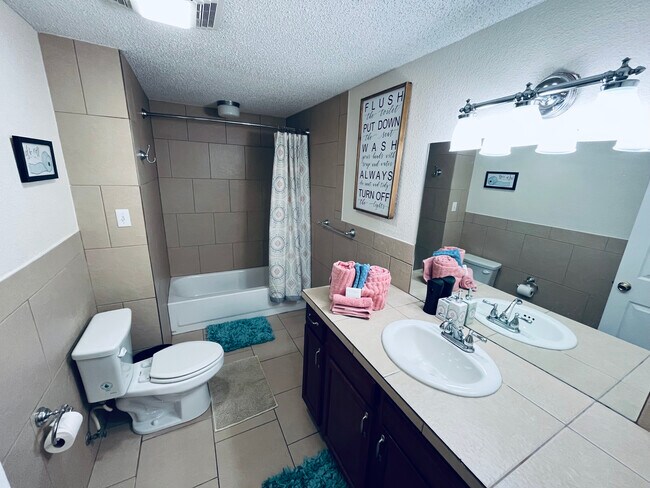 Building Photo - 2901 W Illinois Ave