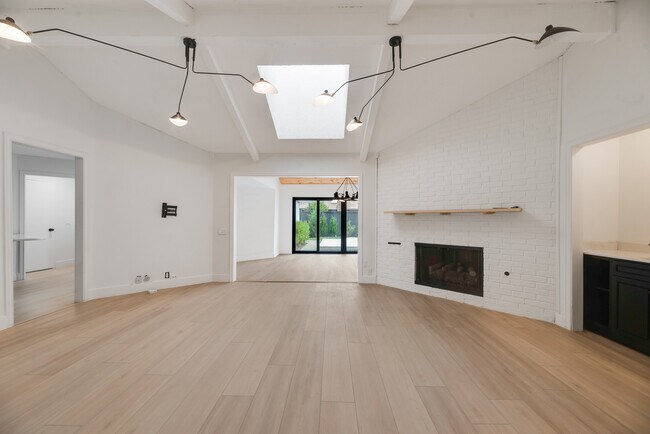 Building Photo - 2605 Glenhaven Dr