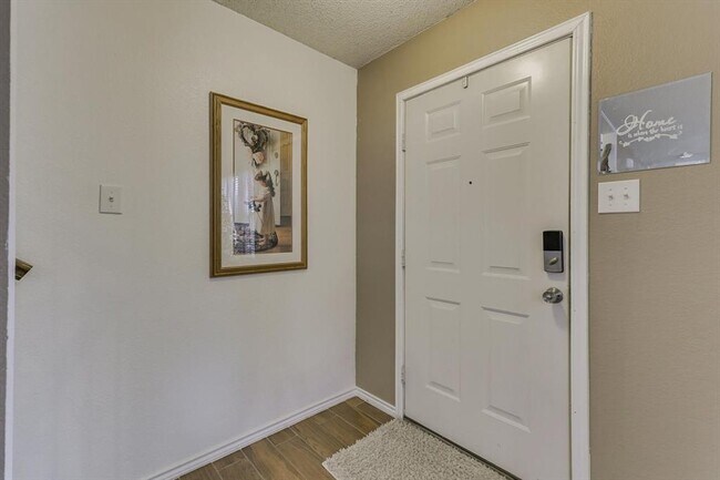 Building Photo - 2412 Avalon Creek Way