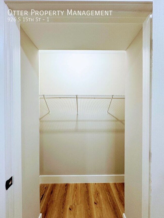 Building Photo - 926 S 15th St