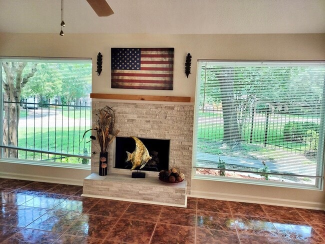 Building Photo - 20313 Sunny Shores Dr