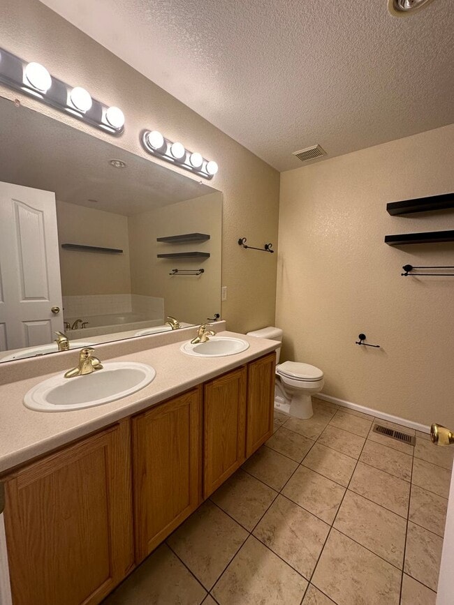 Building Photo - Beautiful 2BD/2.5BA Lafayette Home!