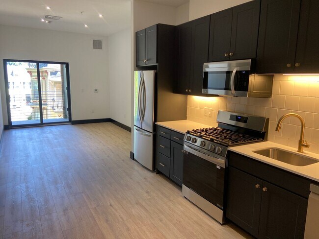 Primary Photo - Fantastic one bedroom with balcony at Wate...