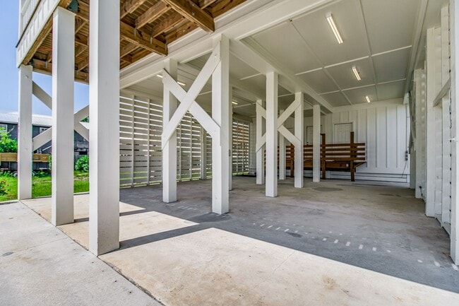 Building Photo - AVAILABLE AUGUST 1ST