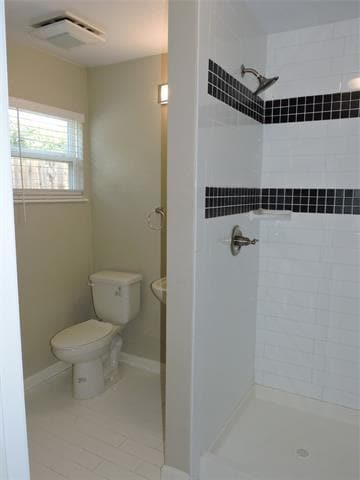 Building Photo - 11927 Hoblitzelle Dr