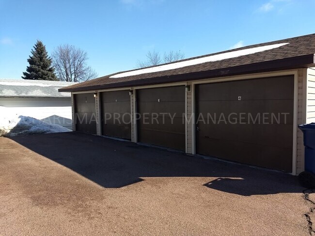 Building Photo - 2 BD - WHEN LOCATION, COMMUNITY AND PRICE MATTER...THIS IS THE PLACE FOR YOU!