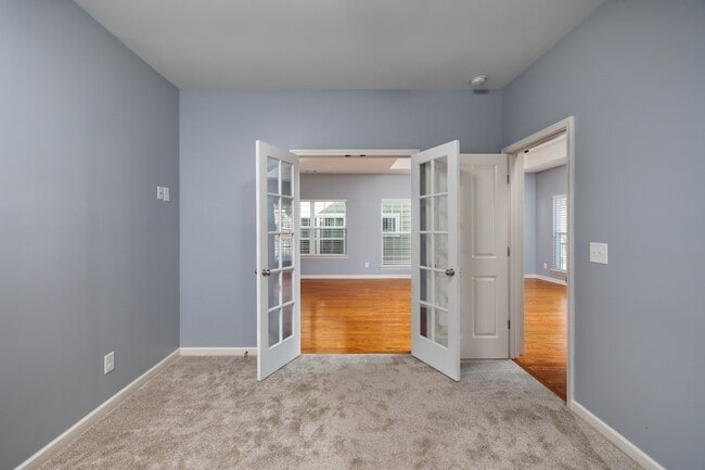 Building Photo - 2437 Duxbury Dr