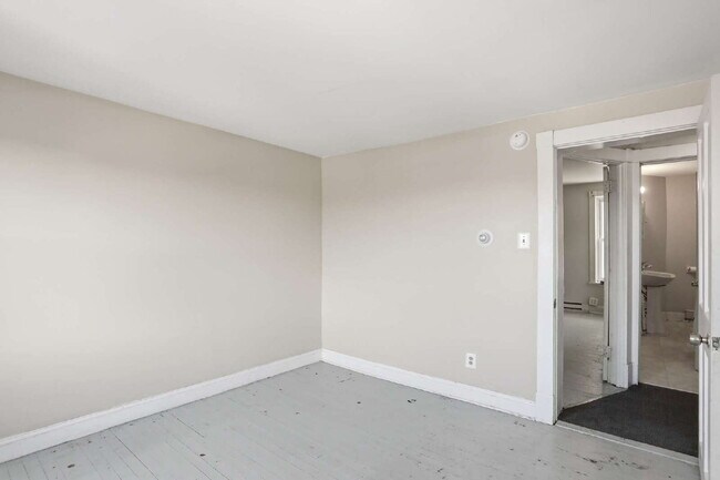Building Photo - 13 N Maryland Ave
