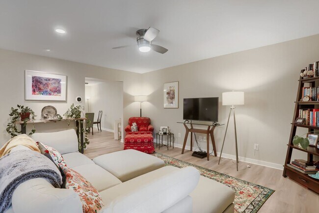 Building Photo - 1530 Greenbriar Blvd