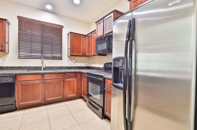 Building Photo - 3 bed/2.5 bath Condo in Gilbert’s Lofts in...