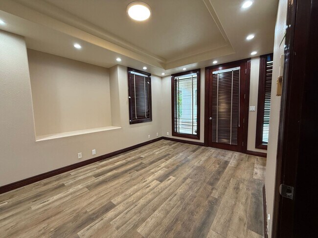 Building Photo - 466 Portlock Rd