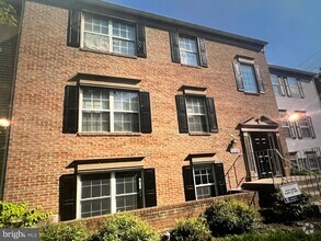 Building Photo - 1113 Huntmaster Terrace NE