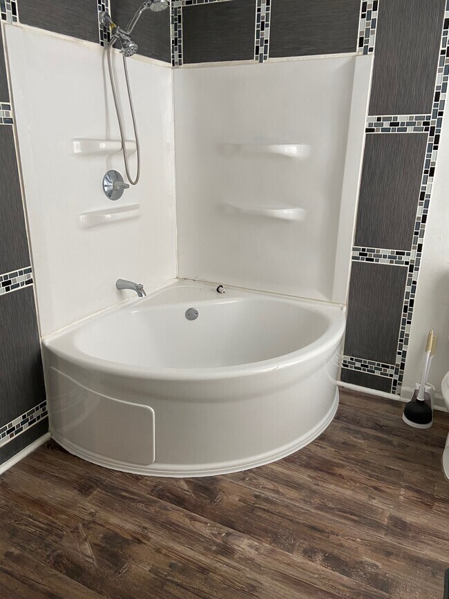 Building Photo - 73 Surrey Oak Ct