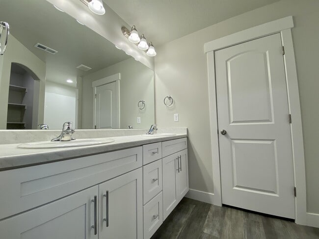 Building Photo - 13926 S Champlin Peak Dr