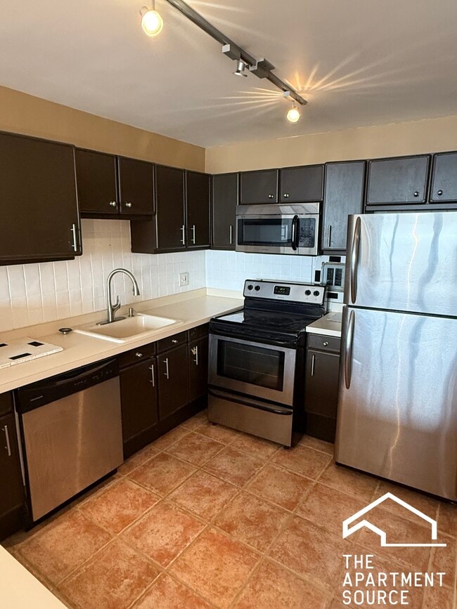 Building Photo - 2754 N Hampden Ct