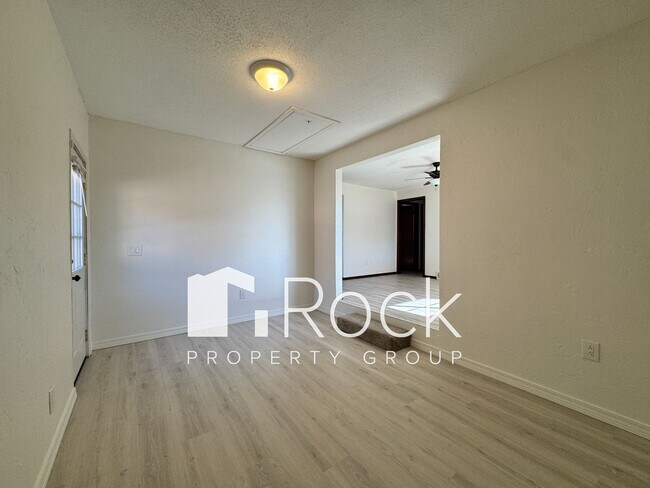 Building Photo - 3Bed/1Bath Home in Moore with Covered Fron...