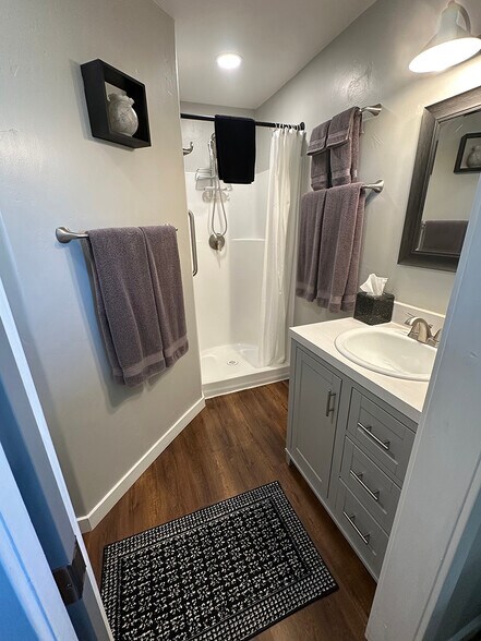 Bathroom with towels provided. - 7079 Engineers Rd