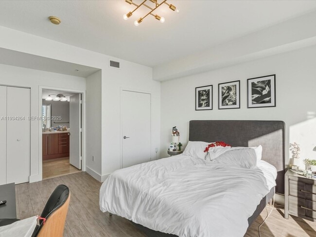 Building Photo - 1111 SW 1st Ave