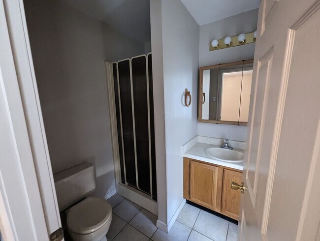 Building Photo - • 2 Bed • 2 Bath • Overlooking the White R...