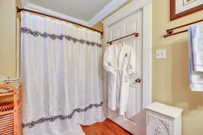 Building Photo - 524 E Duffy St