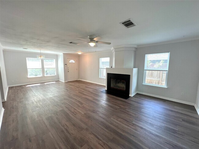 Building Photo - 2423 Glen Field Dr