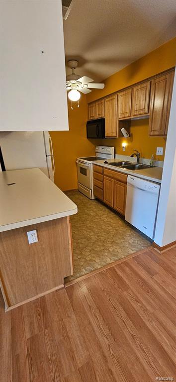 Building Photo - 15795 Lakeside Dr