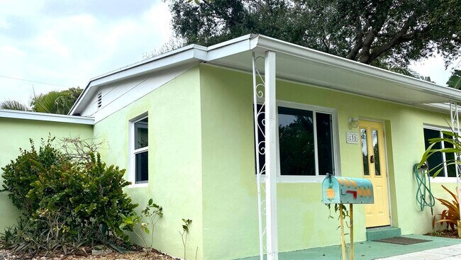 Building Photo - 831 Biscayne Dr