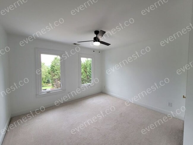 Building Photo - 398 Dunleven Manor Walk NE