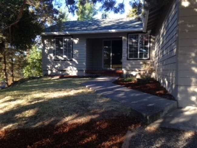 Building Photo - Single level home close to Mt View High School