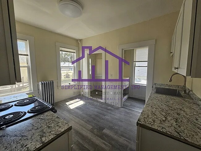 Building Photo - 5-Bedroom, 1-bathroom Unit available in Dover, NH!