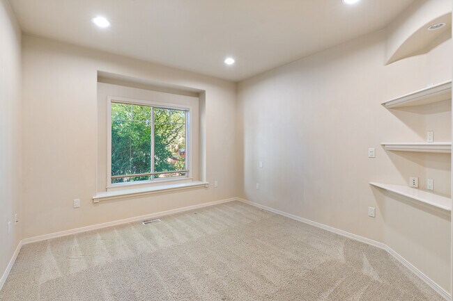 Building Photo - 3234 N Nuova Ave