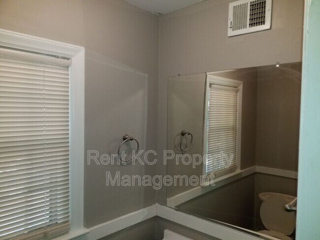 Building Photo - 4608 Ridgeway Ave
