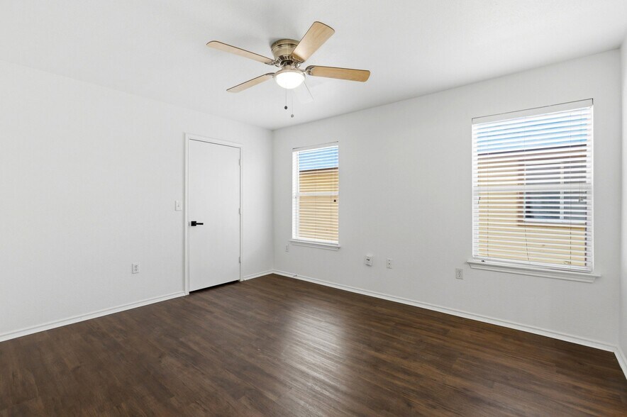 Building Photo - 6611 Walnut Valley Dr