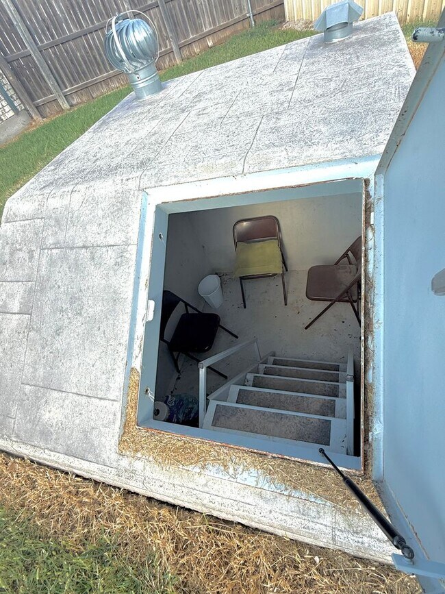 Building Photo - Complete new remodel 3-2-2 home off Broadway in the heart of Moore!