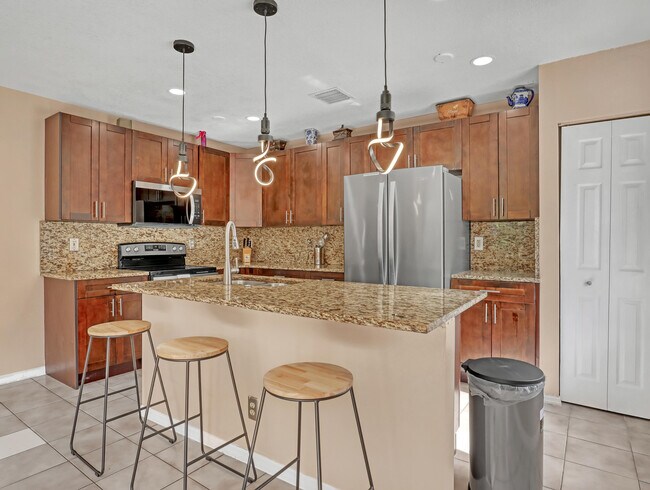 Building Photo - 1950 Wisteria St