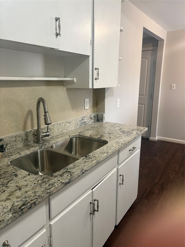 Building Photo - 3002 Carter St